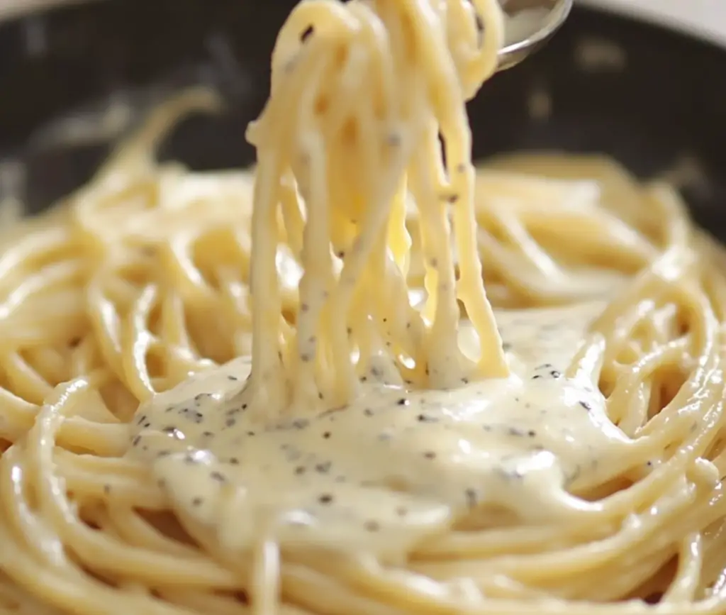 Spaghetti Crémeux aux Trois Fromages : Un Dîner Gourmand