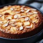 Gâteau moelleux aux pommes et amandes doré au four